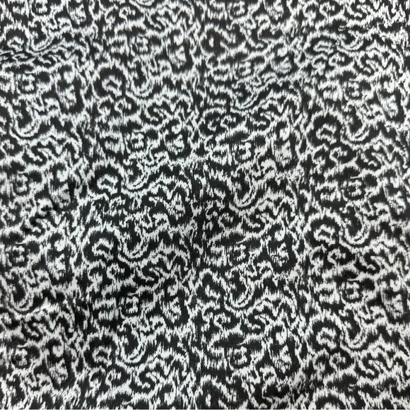 J. CREW: Printed “The Pencil Skirt” - Size 2 - Picture 2 of 7